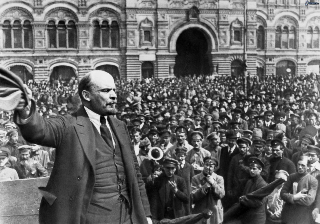 BOLŞEVİK İHTİLALİNİ HAZIRLAYAN ETKENLER 2 Lenin konuşma yapıyor